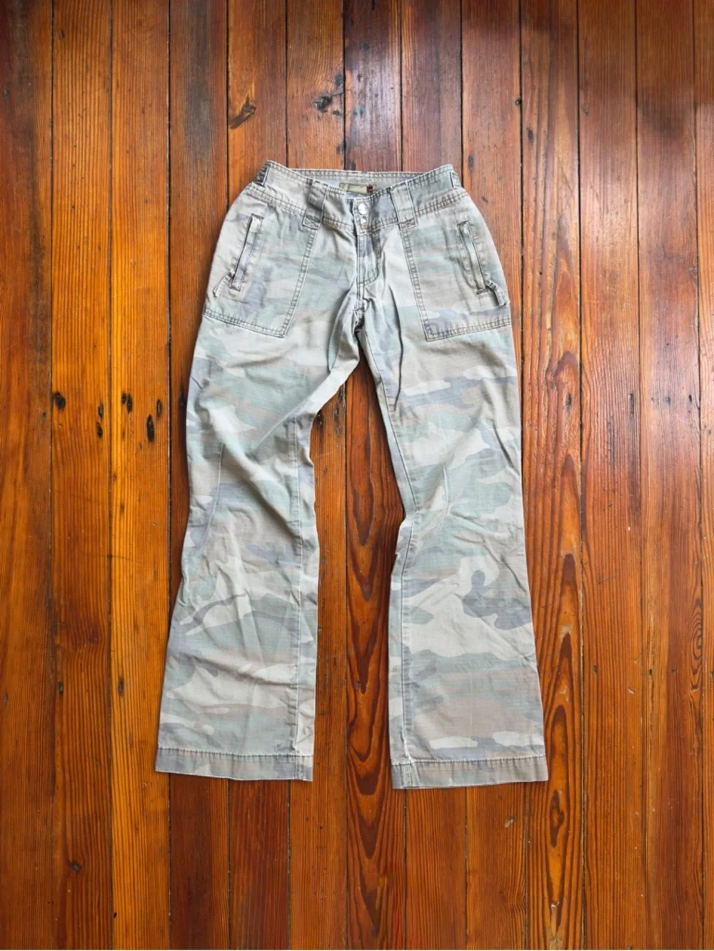 Vintage 00s Forever 21 6.5” lowrise cotton cargo pants adjustable button waist